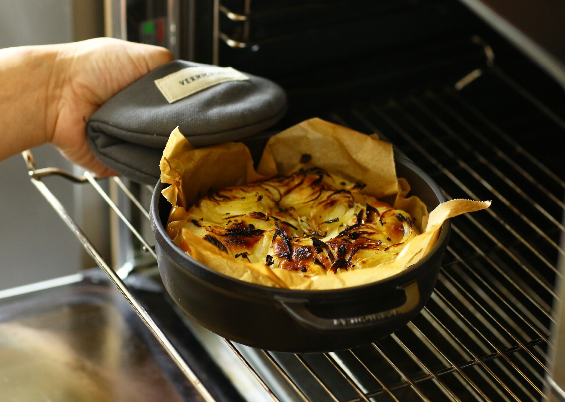 VERMICULAR OVEN POT 2 18cm イエロー　完全新品 オーブンポット 2 18cm Shallow ベーシックノブ＆リッドスタンド