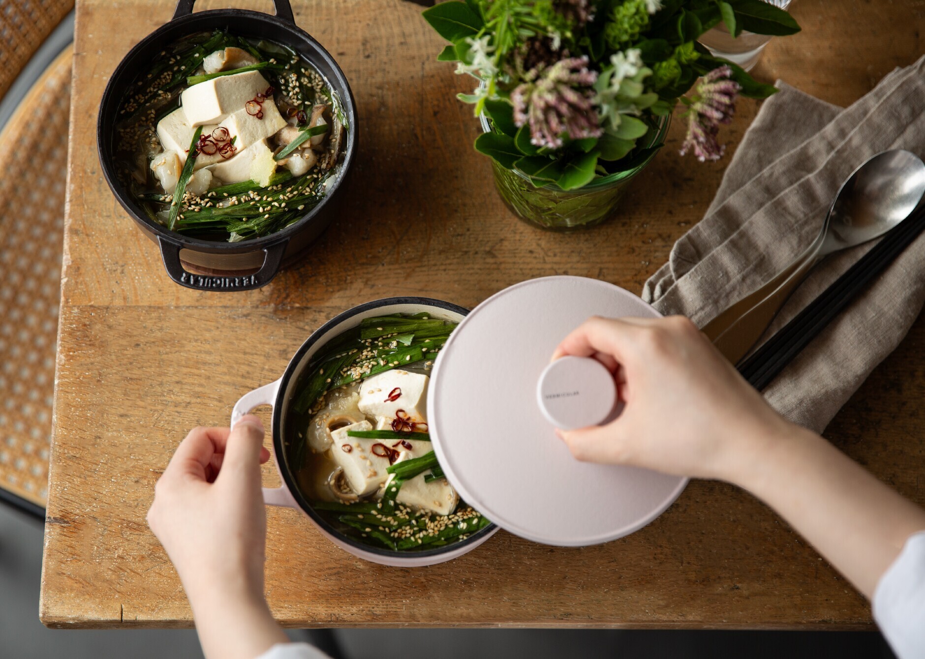 バーミキュラ オーブンポット2 ベーシックノブ オーブンポット 2 18cm ベーシックノブ＆リッドスタンド[オイスター